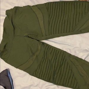 Green active wear leggings